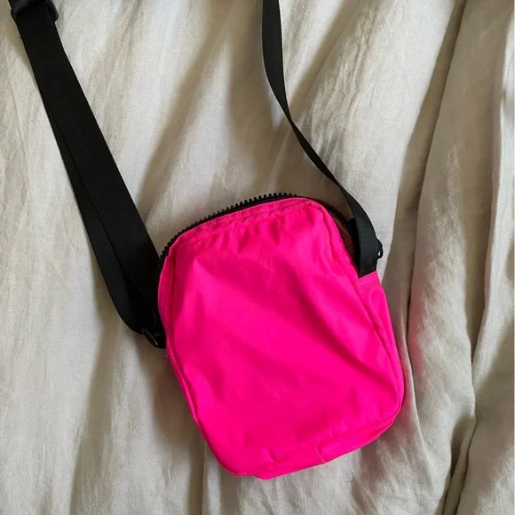 LOLA California Hot Pink Crossbody Bag - Picture 4 of 4